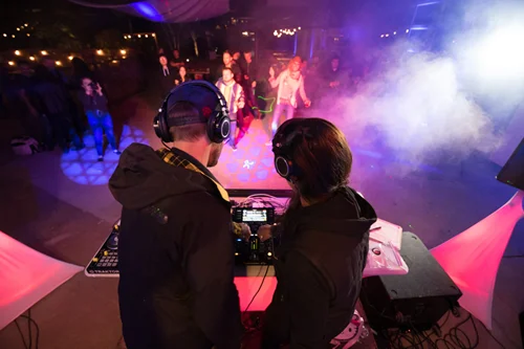 DJ performance live stream in venue